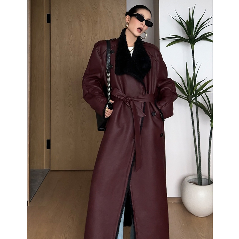 CIZZLEMORE 时髦大牌感保暖舒适经典黑红拼色皮毛一体阔版大衣