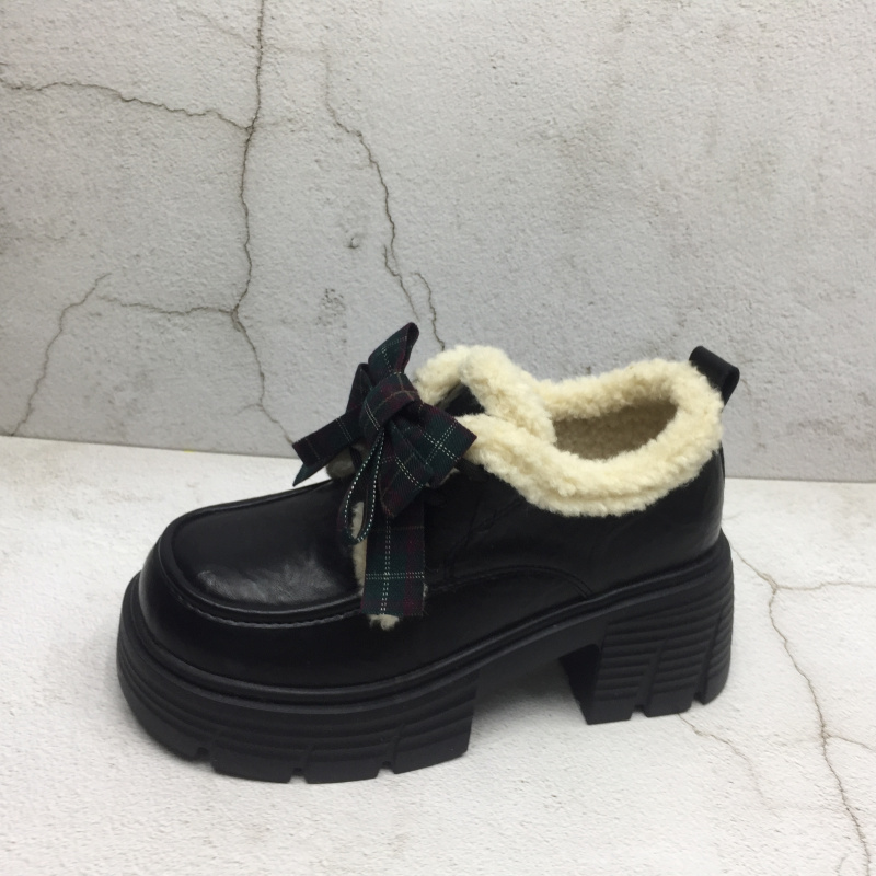 品牌撤柜2025冬季新款断码处理女鞋英伦风蝴蝶结加绒松糕底圆头鞋