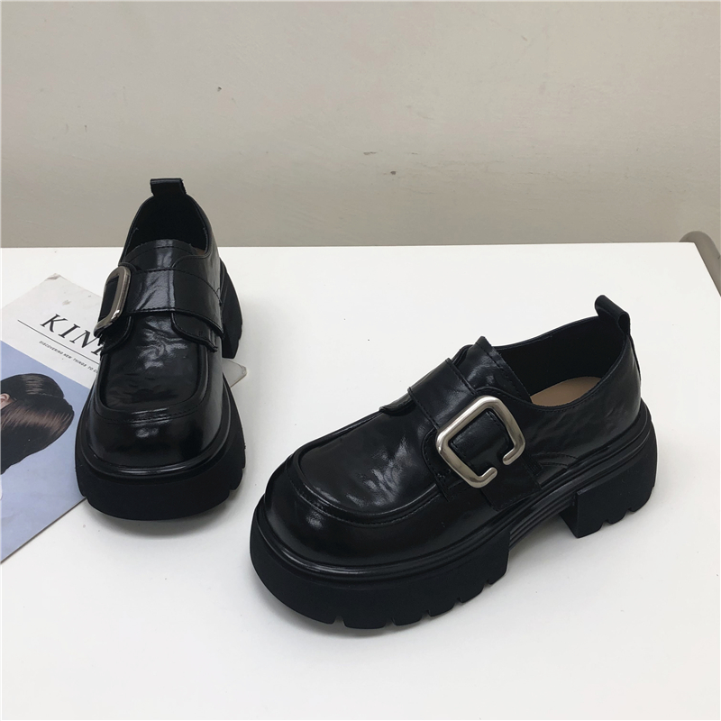 品牌撤柜2025春季新款断码处理真皮女鞋圆头皮扣松糕底时尚乐福鞋