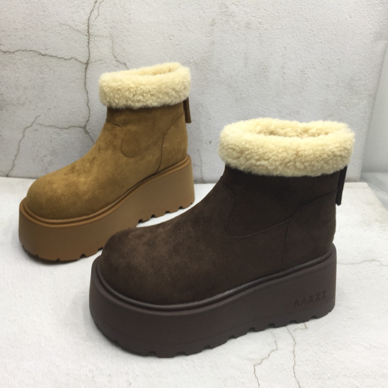 品牌撤柜2025秋季新款断码处理女鞋时尚短筒显瘦松糕底加棉马丁靴