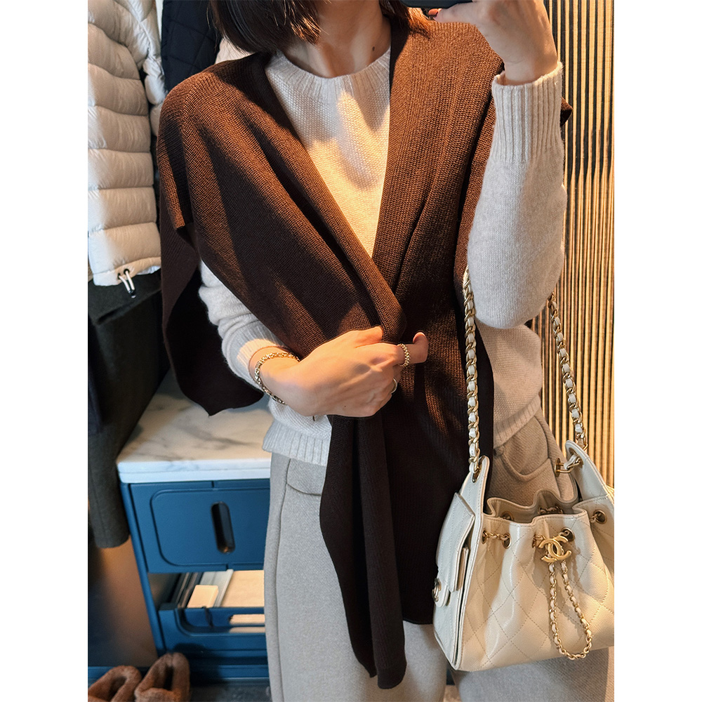 【唐悠悠】日系穿搭神器！软糯羊毛针织围巾披肩女设计感外搭斗篷