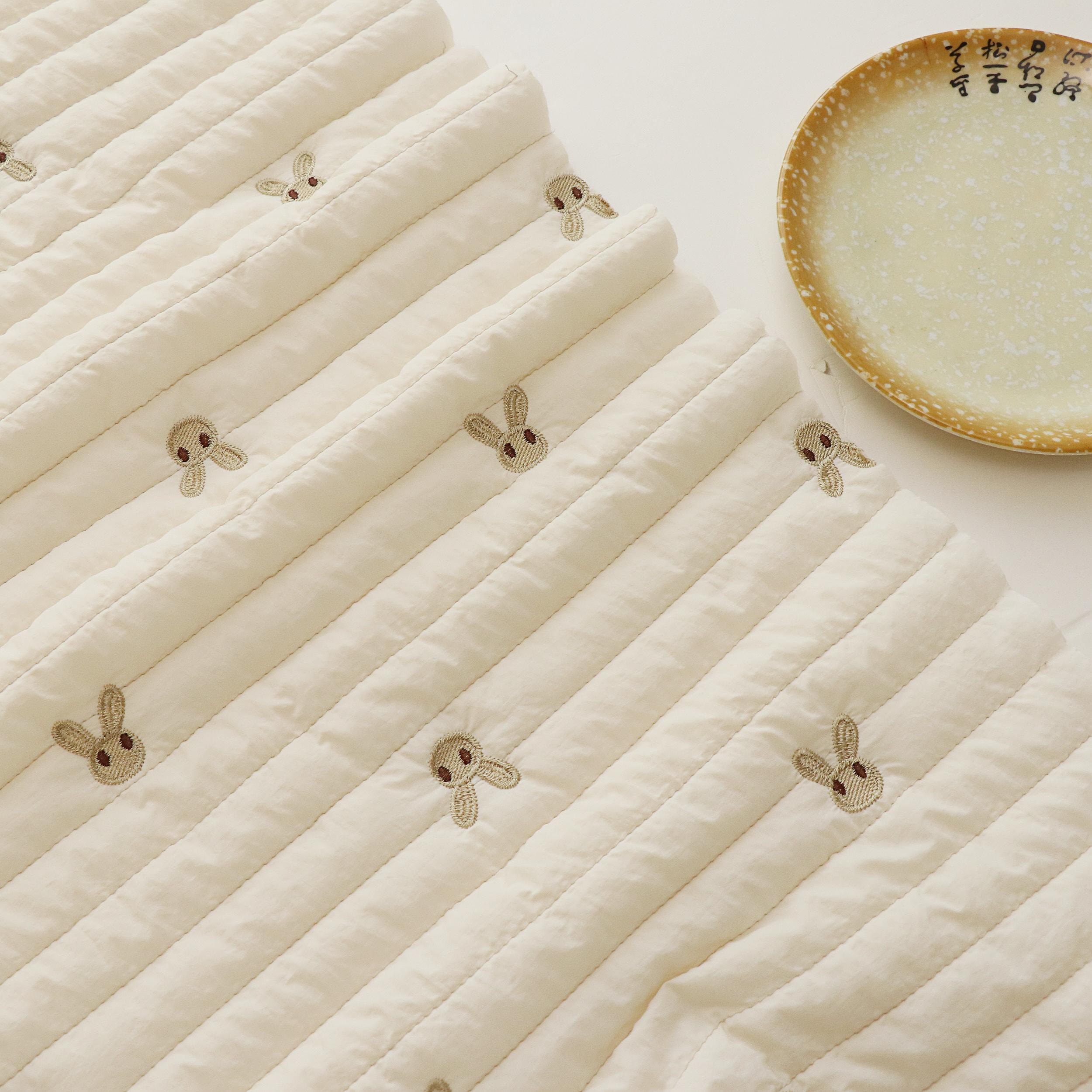 ins可爱小兔刺绣夹棉绗棉服装面料秋冬儿童棉服马甲连衣裙布料