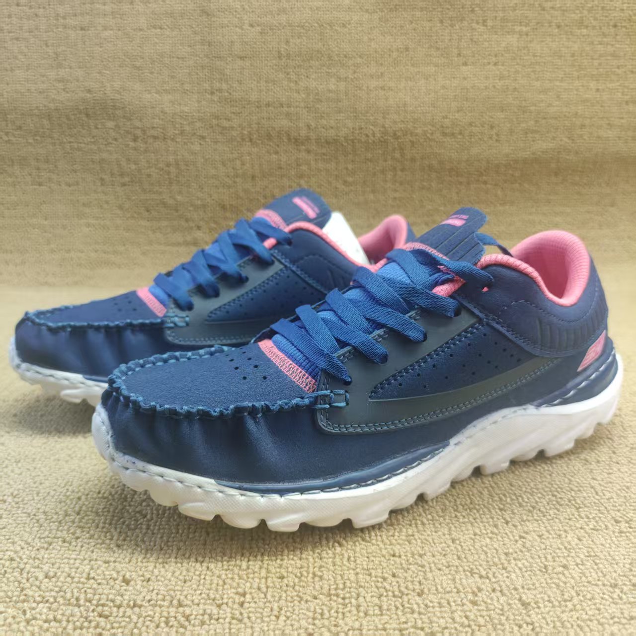 清仓微瑕疵男女舒适轻便透气休闲运动鞋减震防滑系带日常散步鞋