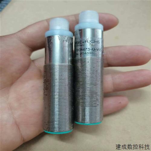 议价倍加福超声波传感器 UB1000-18GM75-U-V15(奋斗电子)