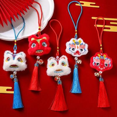 新年喜庆醒狮流苏铃铛挂件包挂车挂手机绳毛绒玩偶胸针拜年服饰品