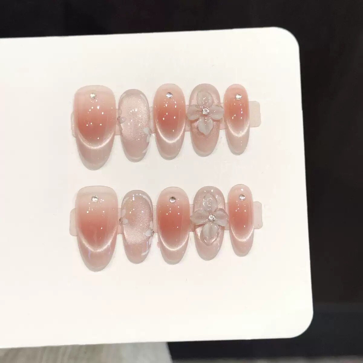 春夏蜜桃粉手工雕花美甲