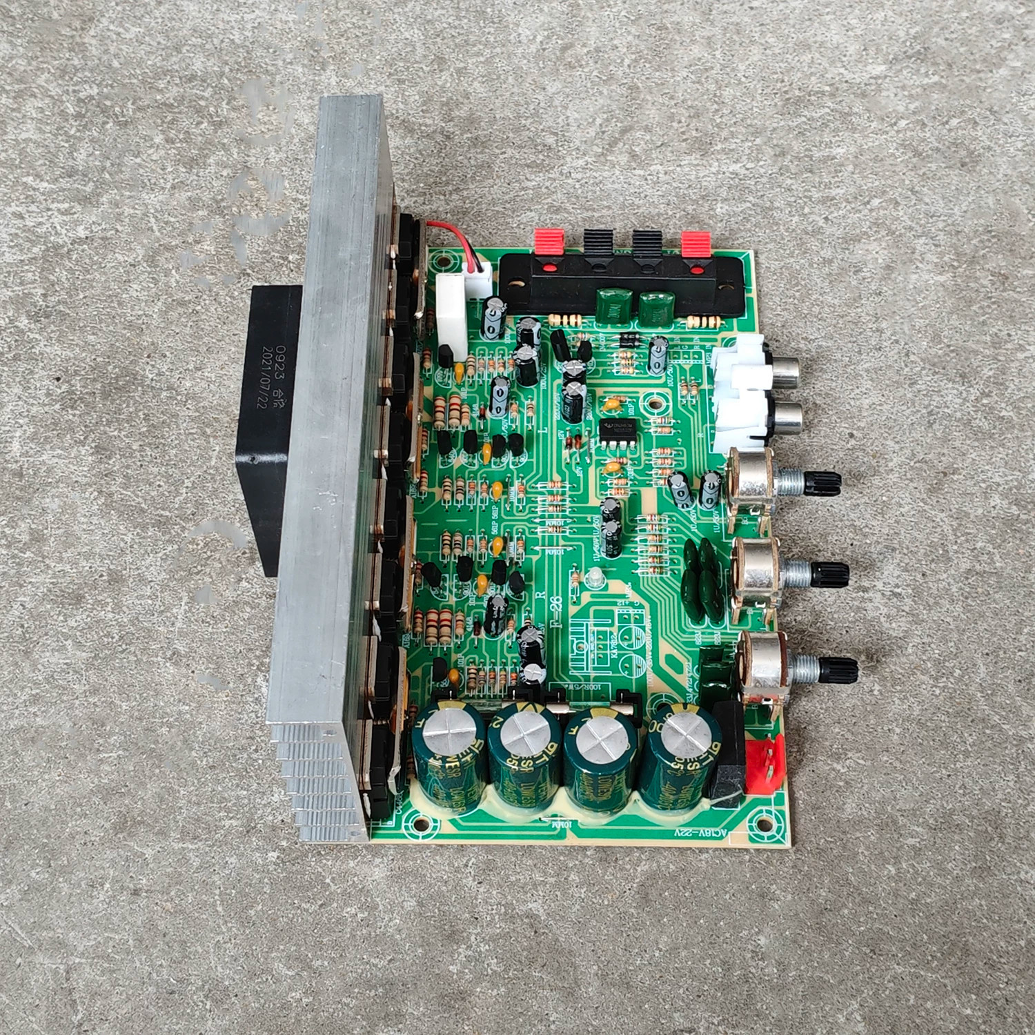 300W8管推动超越数字功放3116音频放大模块2.0双声道带音调大功率