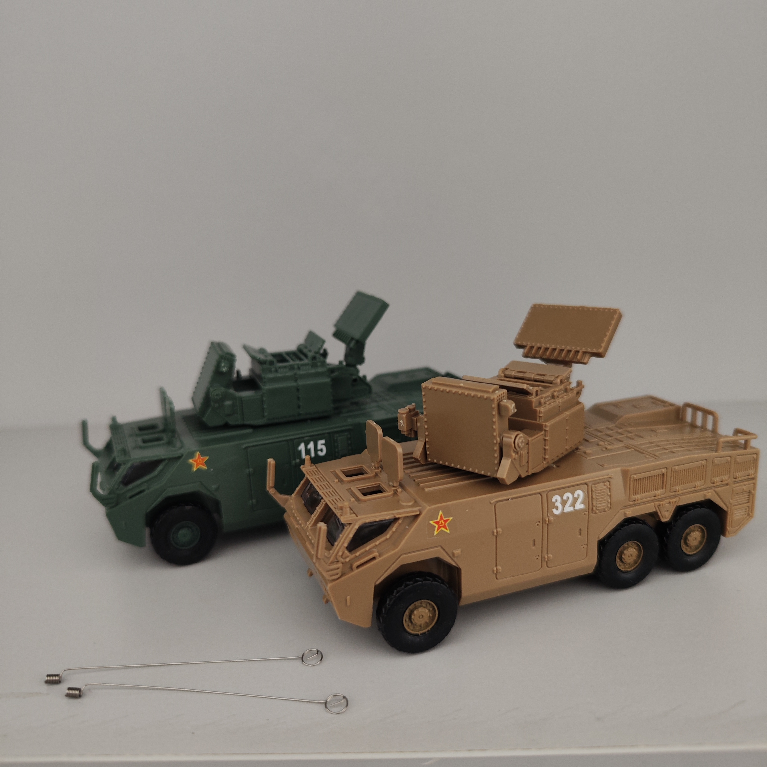 塑料成品1:72中国HQ-17A红旗17A防空导弹发射车满50包邮