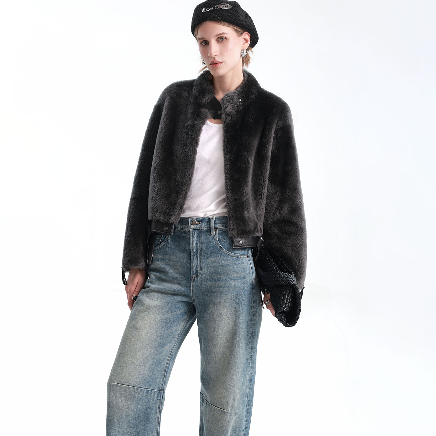 UJ/南非进口拉贡LACON 小羊羔毛女冬季真皮毛一体V领短款外套