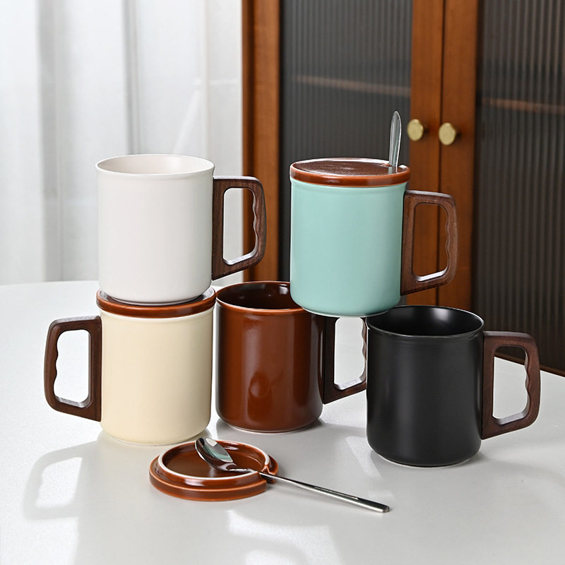 高档日式陶瓷咖啡杯户外露营杯木柄马克杯黑色水杯复古胡桃木
