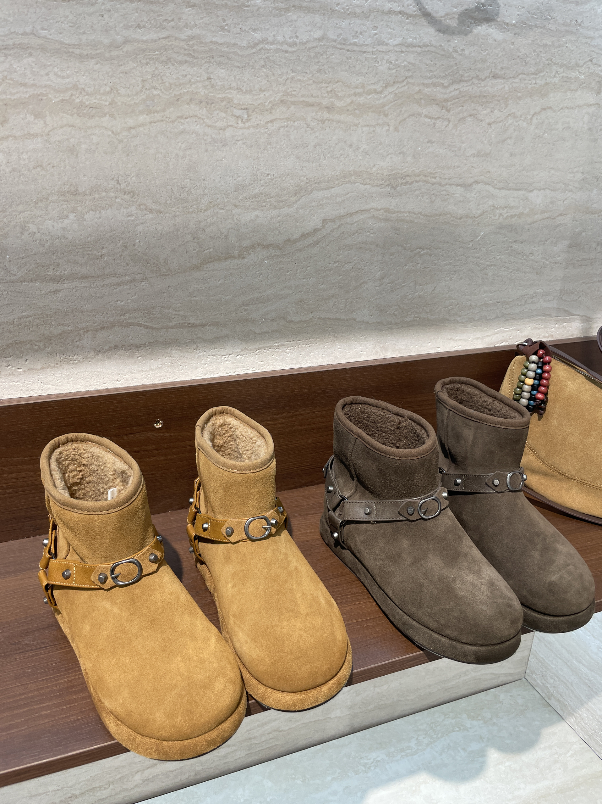 2025新款羊羔绒短筒加绒保暖复古铆钉厚底舒适百搭雪地靴3996.N3