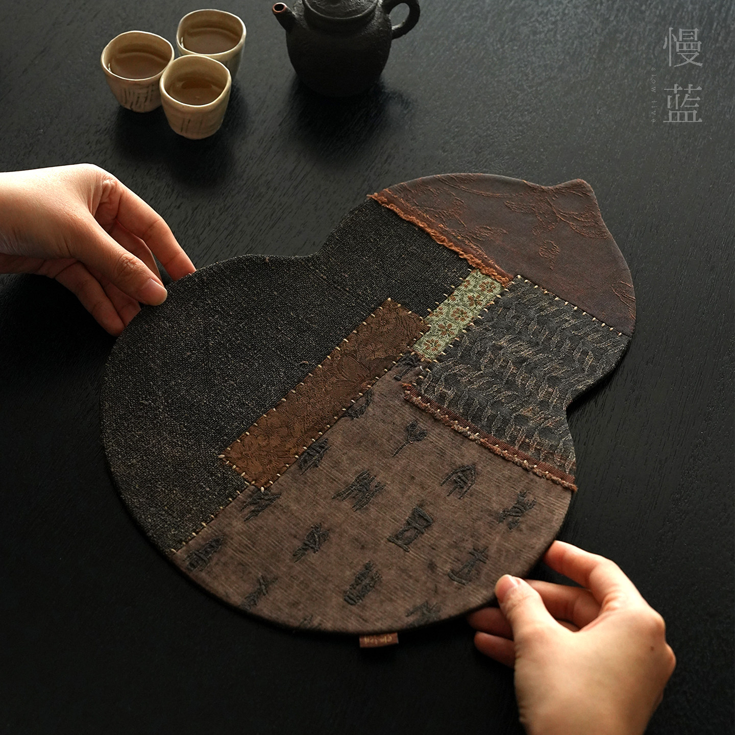 慢蓝 | 原创手作老料香云纱拼布刺绣葫芦异形茶席垫侘寂柿染双面