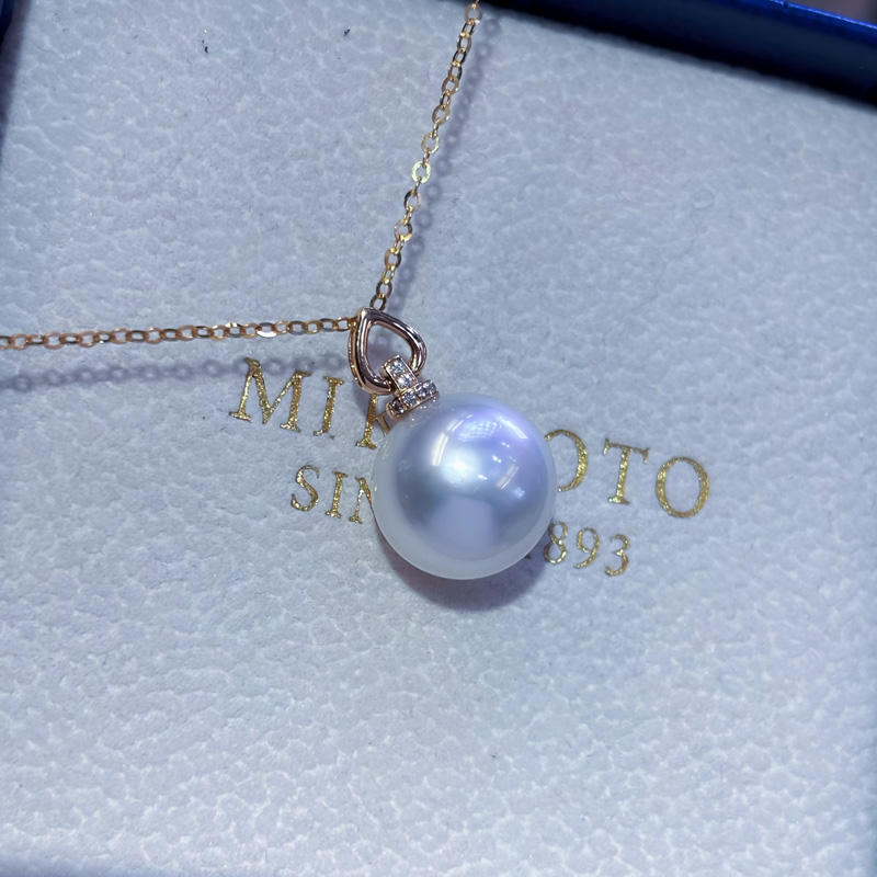 18K金钻石正圆澳白海水珍珠吊坠