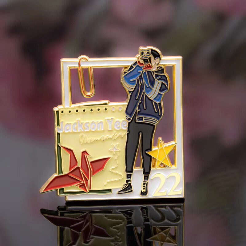 易烊千玺周边记录22金属徽章饰品同款新年生日礼物tfboys包包配饰