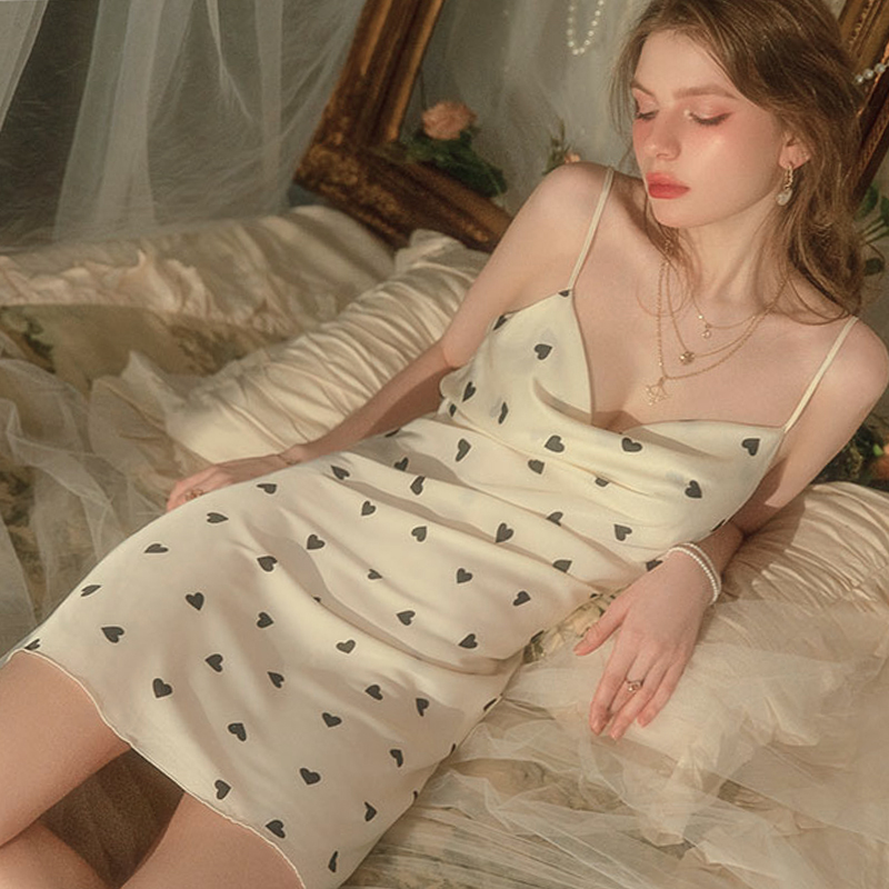 冰丝纯欲风爱心吊带睡裙法式