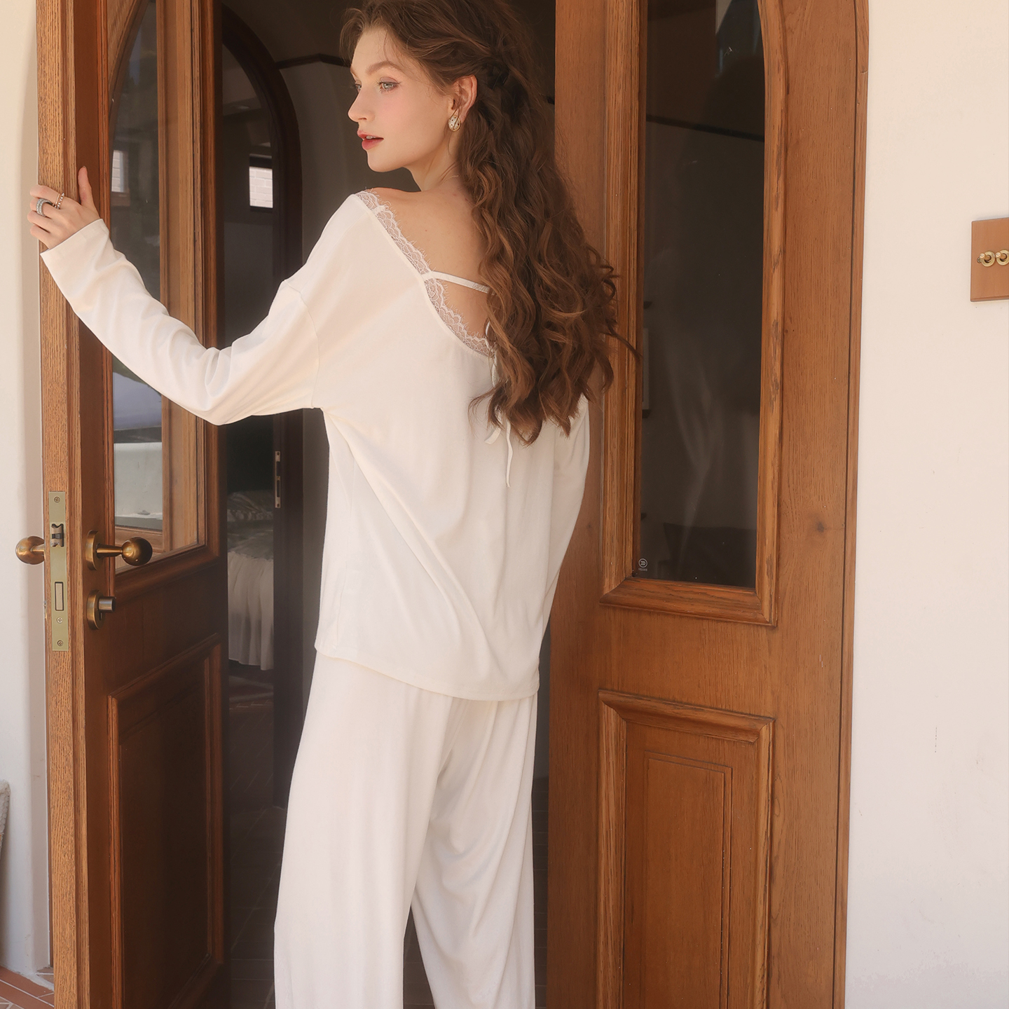 今夕何夕性感睡衣女2025新款法式简约风外穿宽松莫代尔家居服套装