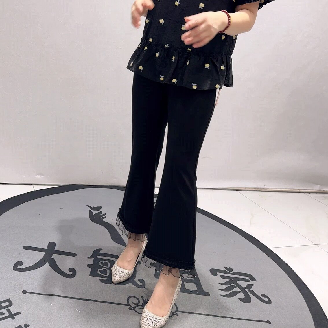 1923芮娜依莲初夏新品松紧腰裤腿蕾丝设计女人味微喇裤加大码女裤
