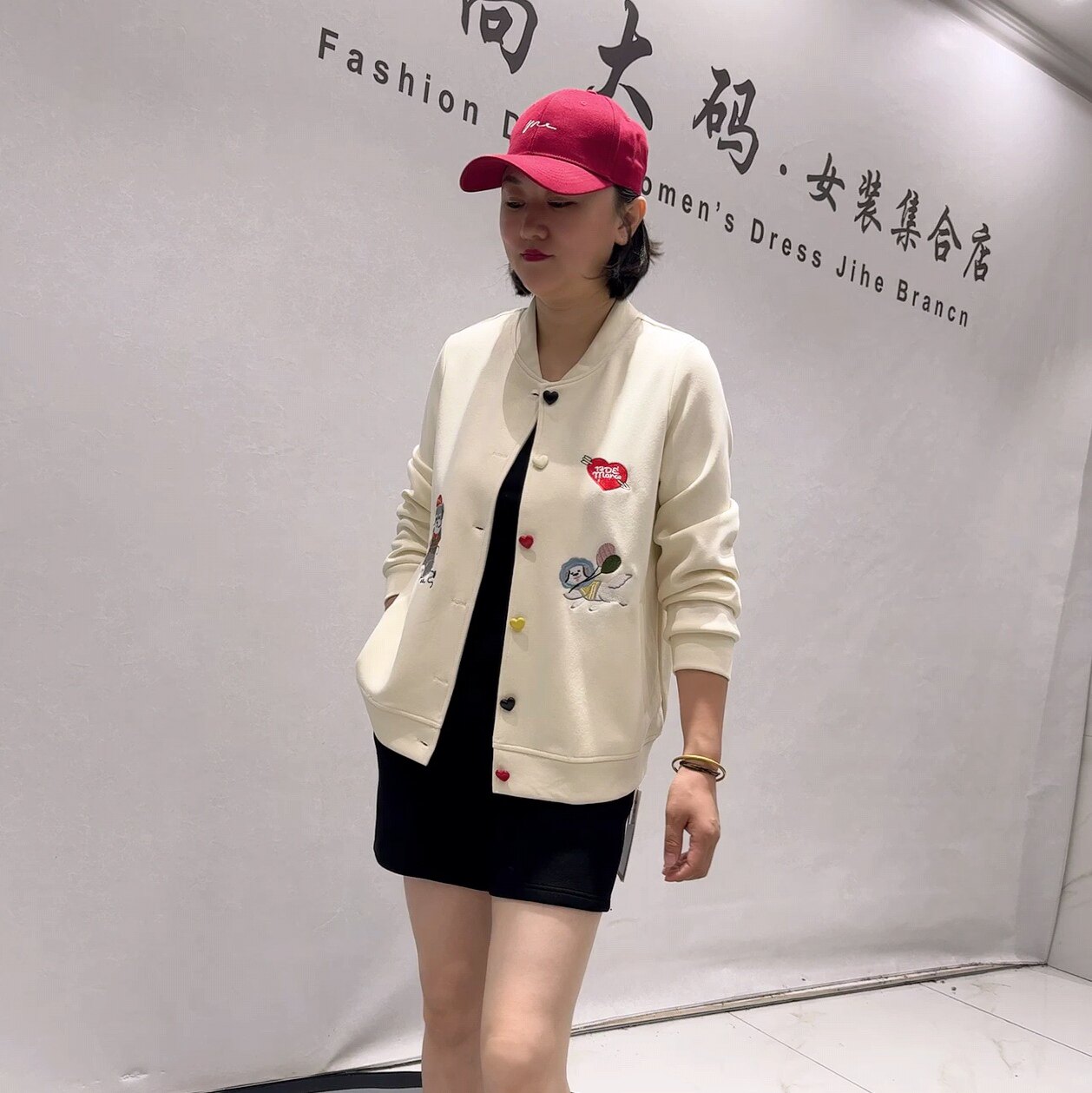 6365女权贵族秋款新品刺绣图案可爱减龄百搭长袖外套加大码女装