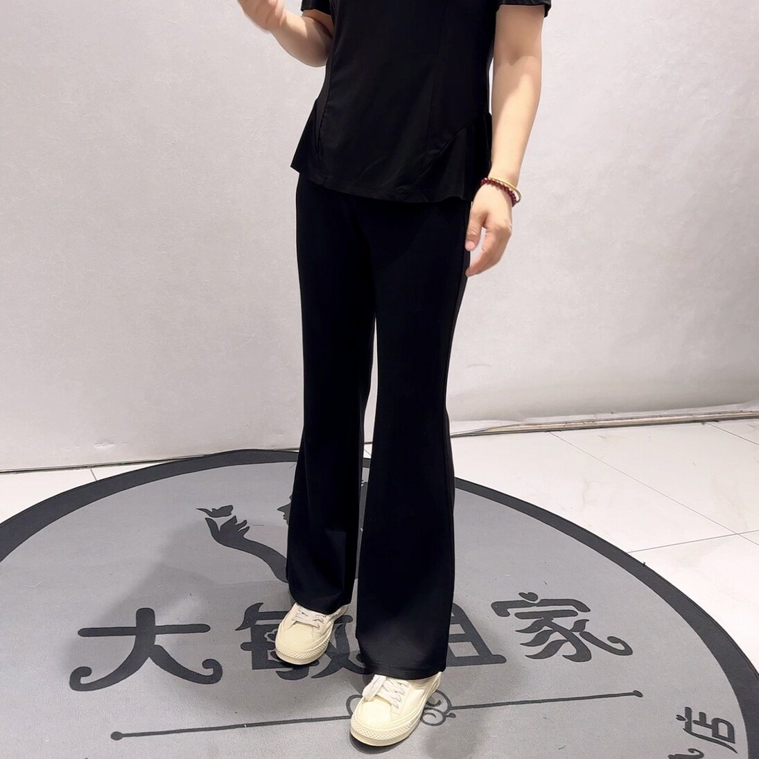 3929女权贵族初夏新品松紧腰瑜伽面料休闲舒适微喇裤加大码女裤