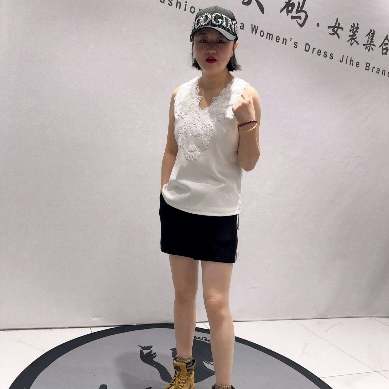 8275针丝缘子汇春款新品V领女人味拼接棉蕾丝百搭简约背心加大码