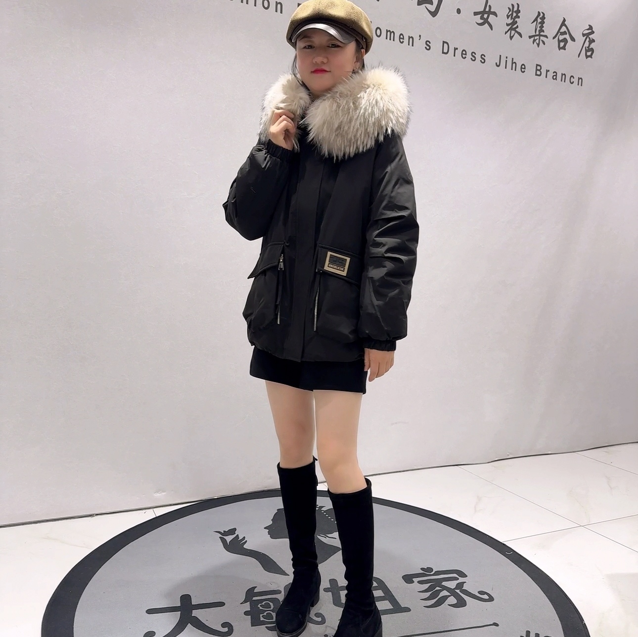 9203芮娜依莲冬款新品简约百搭显瘦带毛领羽绒服派克服加大码女装