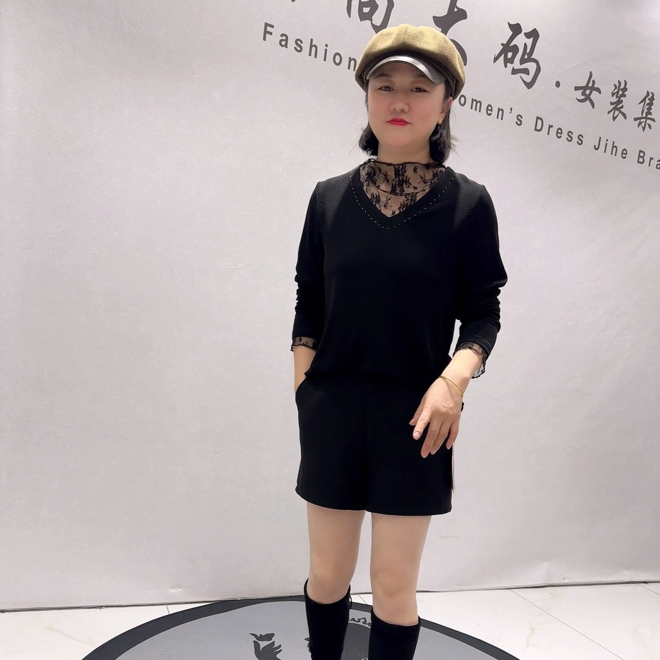 5529芮娜依莲春款新品醋酸面料拼接蕾丝设计感女人味洋气衫加大码