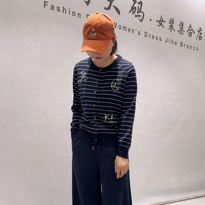 6552女权贵族冬款新品刺绣图案时尚减龄条纹针织开衫加大码女装