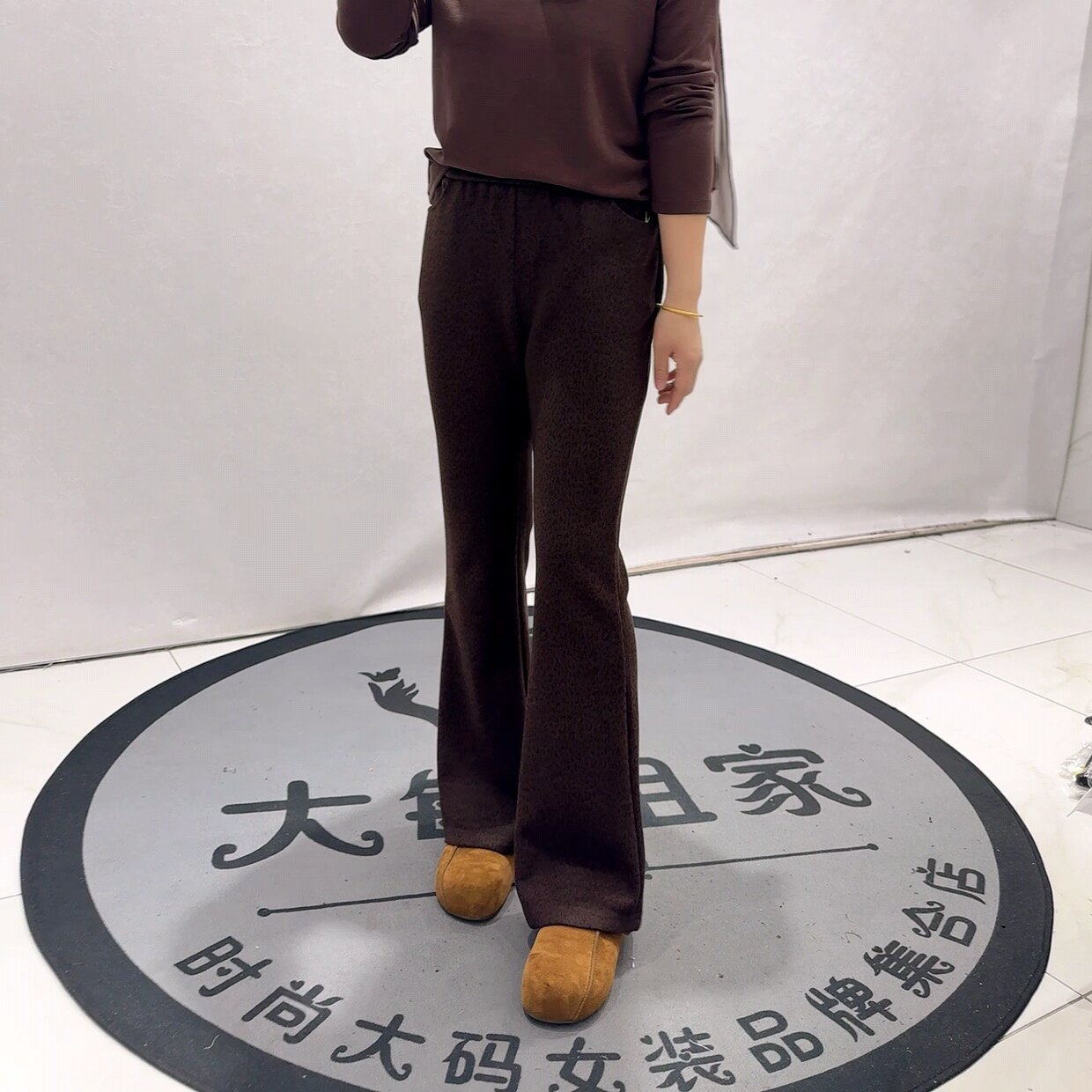 3743芮娜依莲初冬新品松紧腰显瘦豹纹毛呢窄版微喇裤加大码女裤