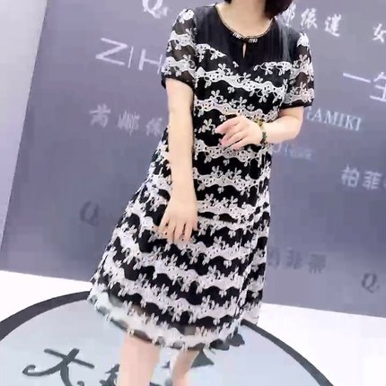 芮娜依莲2024夏款7802褶皱拼接刺绣花色高档遮肉显瘦连衣裙加大码