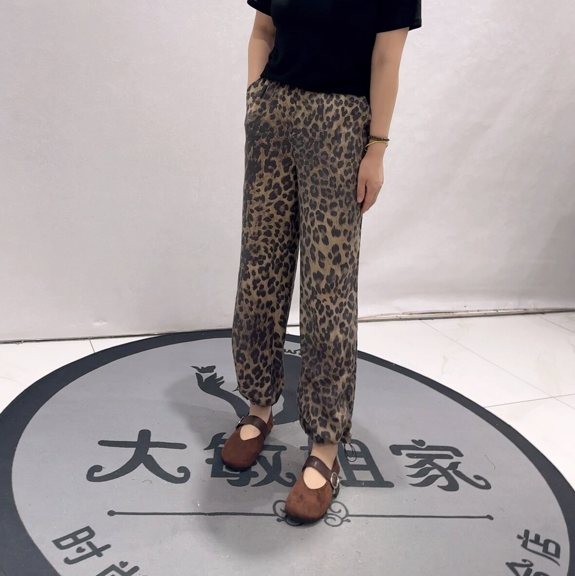 31090女权贵族夏款新品松紧腰苎麻面料底边可抽绳豹纹裤加大码