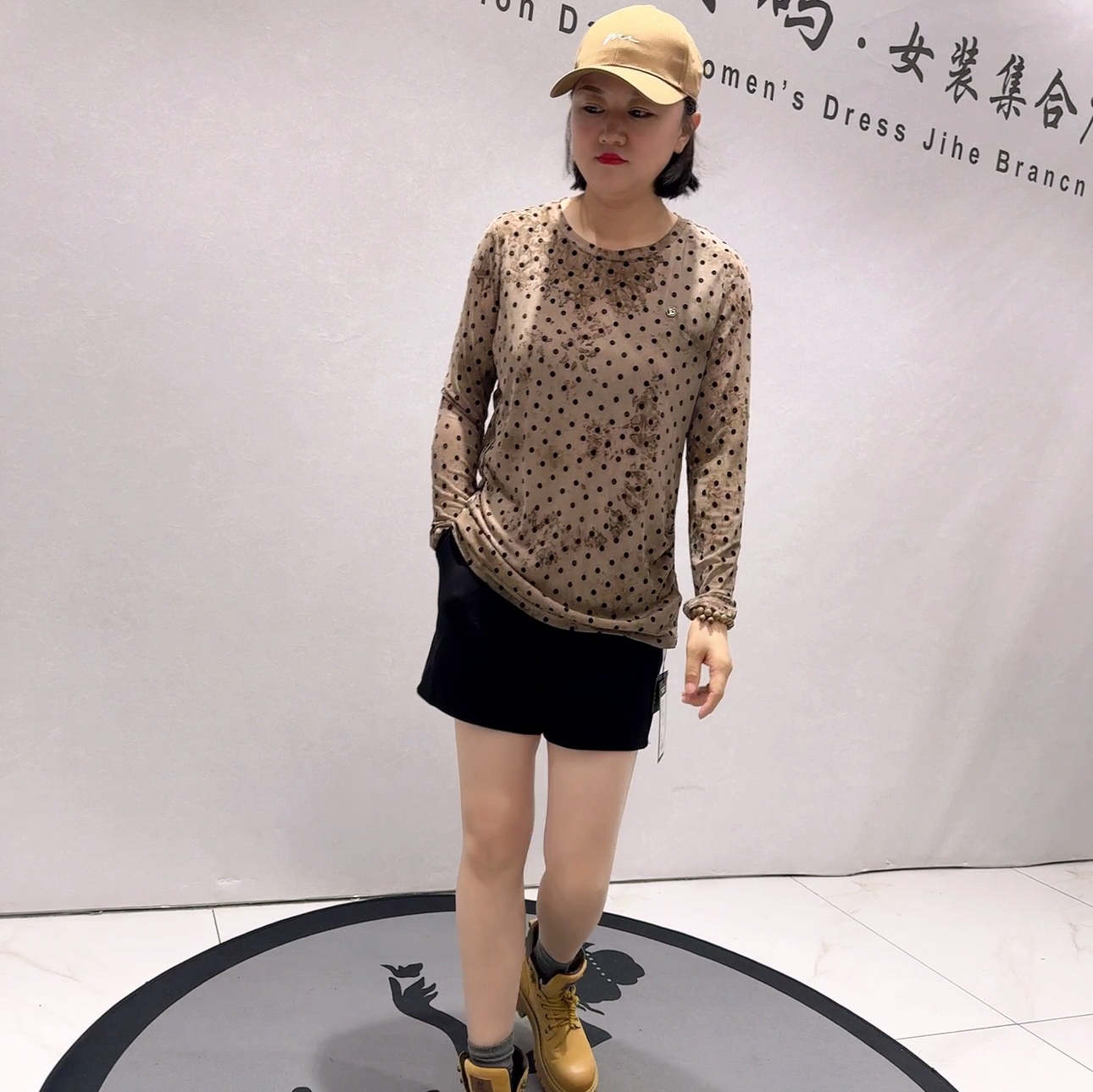 1553播本冬款新品减龄显瘦时尚高级感舒适百搭波点衫加大码女装