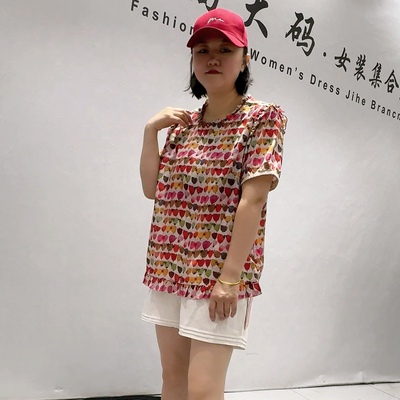 5646芮娜依莲初夏新品木耳边花色单层短袖上衣减龄衫加大码女装