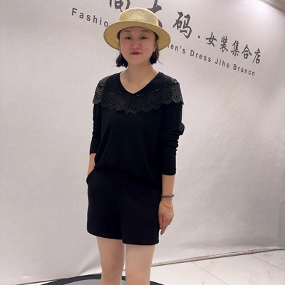 5428芮娜依莲秋款新品醋酸面料拼接蕾丝女人味v领气质衫大码女装