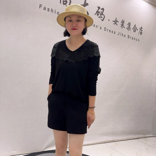 5428芮娜依莲秋款新品醋酸面料拼接蕾丝女人味v领气质衫大码女装
