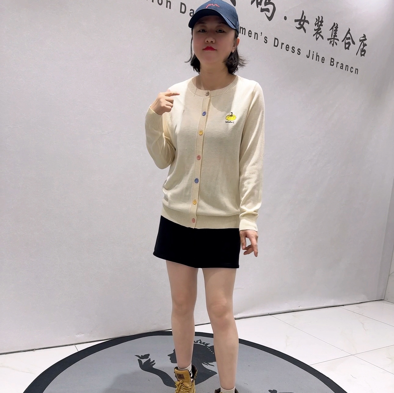 1577芮娜依莲春款新品刺绣南瓜图案撞色扣减龄针织开衫加大码女装