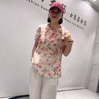 9102芮娜依莲夏款新品舒适透气减龄单层木耳边气质衫加大码女装