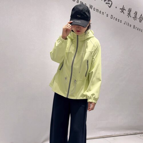 5341芮娜依莲秋款新品两侧带兜可抽绳户外面料长袖外套加大码女装