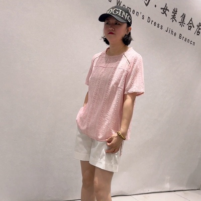 1815芮娜依莲初夏新品镂空设计简约百搭减龄短袖上衣加大码女装