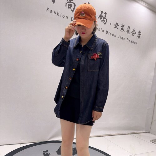 6095女权贵族秋款新品水洗牛仔撞色扣潮牌减龄长袖上衣加大码女装