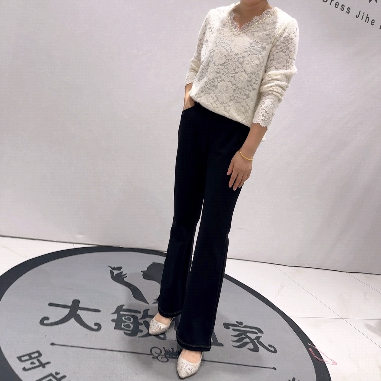 6121芮娜依莲初冬新品松紧腰加绒微弹女人味微喇裤加大码女裤