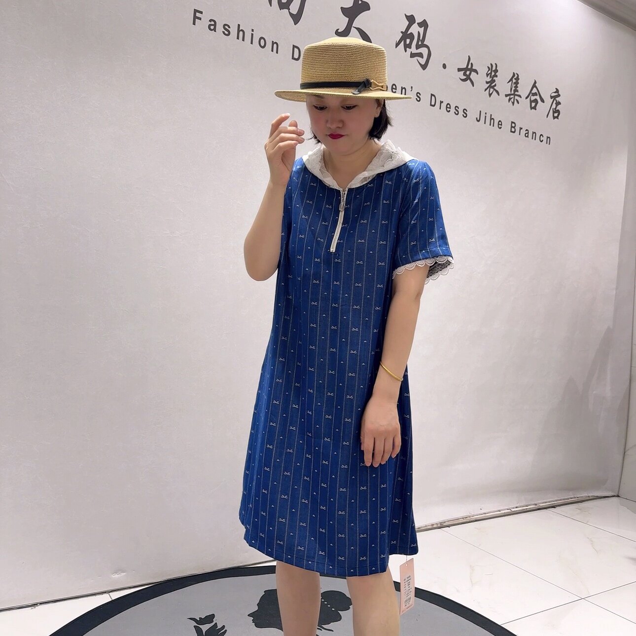 5141芮娜依莲夏款新品潮牌半拉链连帽时尚减龄连衣裙加大码女装