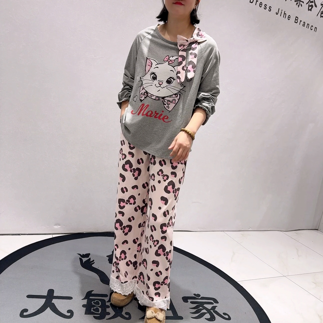 9006播本春款新品新疆棉可爱猫咪图案上衣搭配豹纹裤家居服两件套