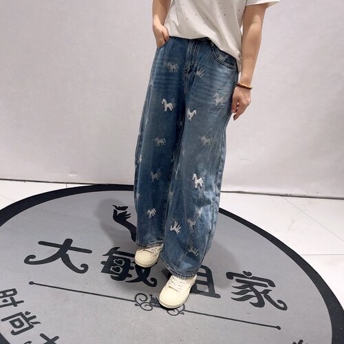 5993芮娜依莲初夏新品遮肉显瘦时尚重工减龄弯刀牛仔裤加大码女裤