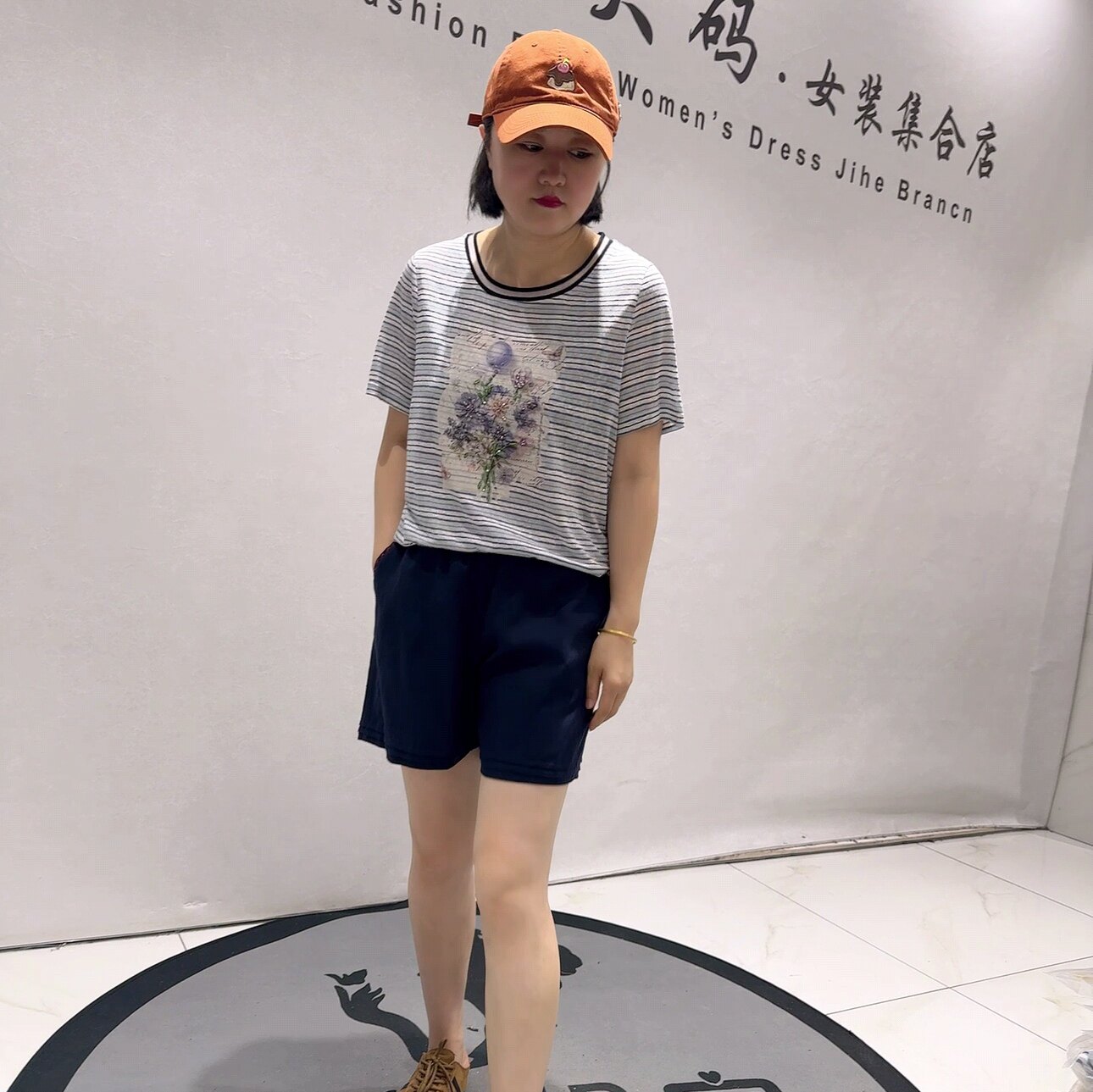 5253芮娜依莲夏款新品重工图案舒适百搭减龄条纹T恤衫加大码女装