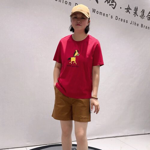2495针丝缘子汇初夏新品抽象动物图案减龄百搭T恤衫加大码女装