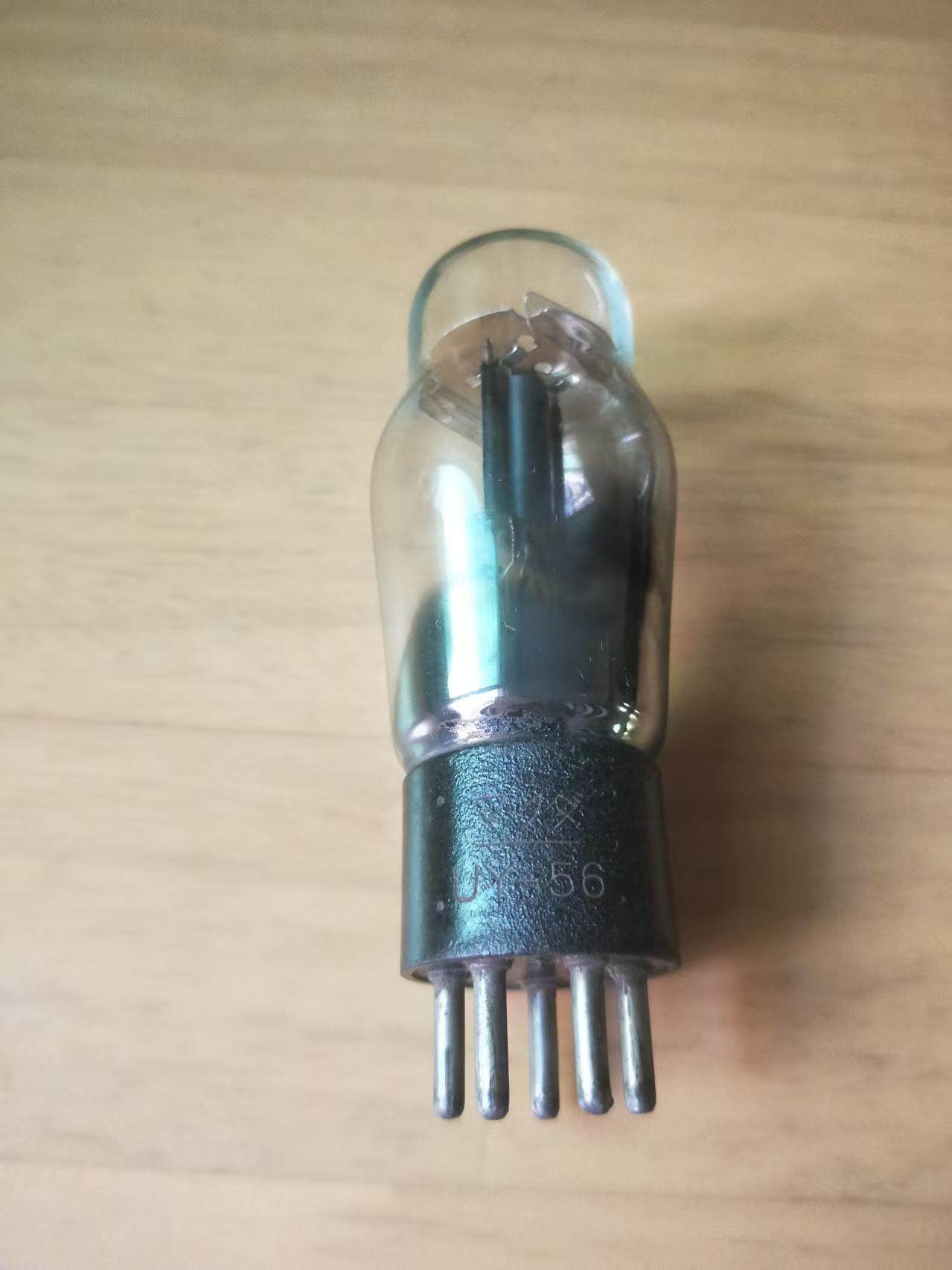 老收音机拆下日本产UY-56电子管