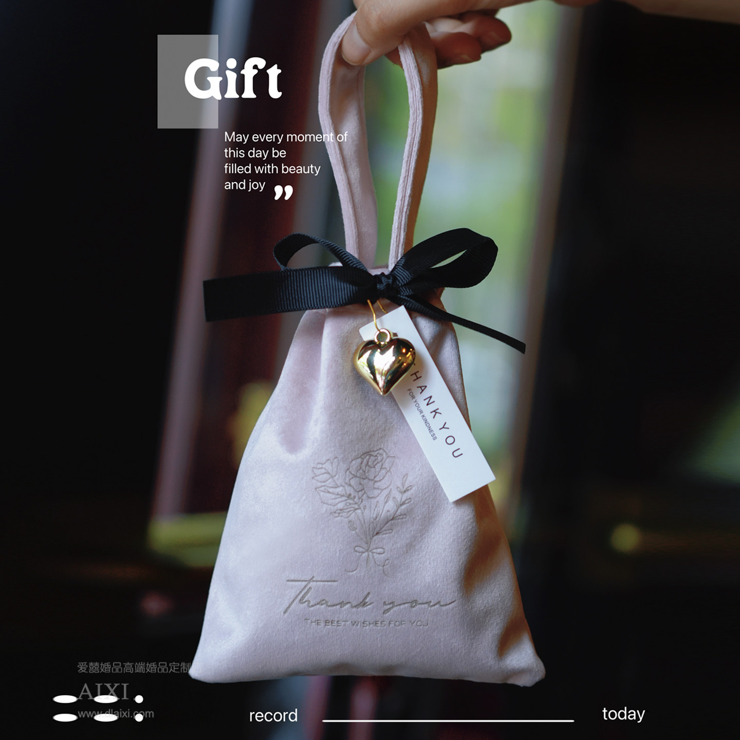 轻奢婚礼喜糖袋手提丝绒定制款柔粉色文艺复古玫瑰LOGO可放烟