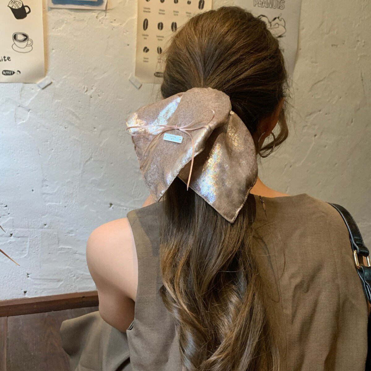 日本进口面料丝光奶茶色2026新款秋冬方巾女气质法式发饰女发绳