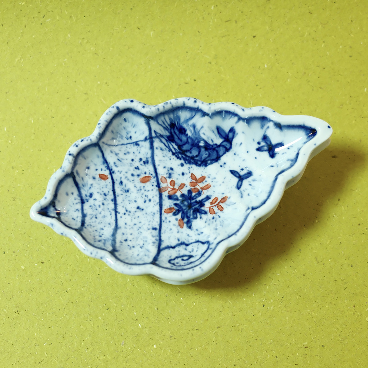 中古日本制平安京泉造北大路鲁山人手绘青花海老纹海螺型陶瓷盘