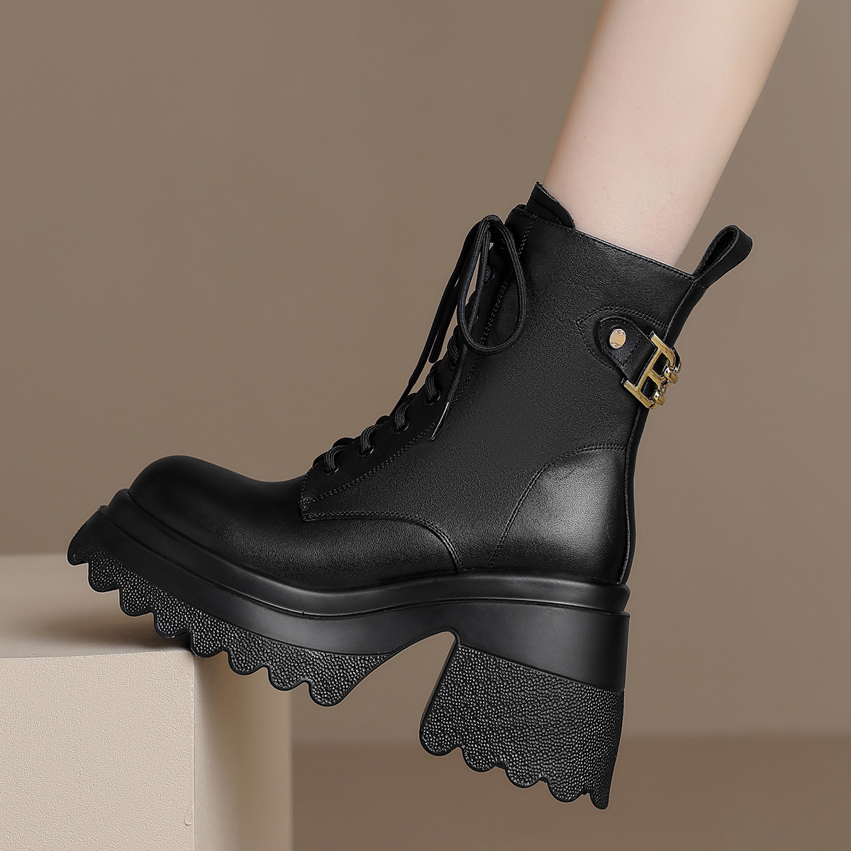 古菲斯奇女鞋全真皮短筒靴子厚底